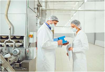 AUDITORÍAS Las auditorías son un paso fundamental para asegurar la calidad alimentaria, ya que permiten validar que las organizaciones o empresas llevan a cabo sus procesos o estándares bajo los lineamientos normativos. En Food Safety realizamos un análisis de procesos que permite detectar las faltas y omisiones en la trazabilidad de los alimentos, desde la recepción de materia prima, el almacenaje, la preparación, exhibición y transportación, hasta el producto final. Cumplimiento de la NOM 251 Food Safety Solutions